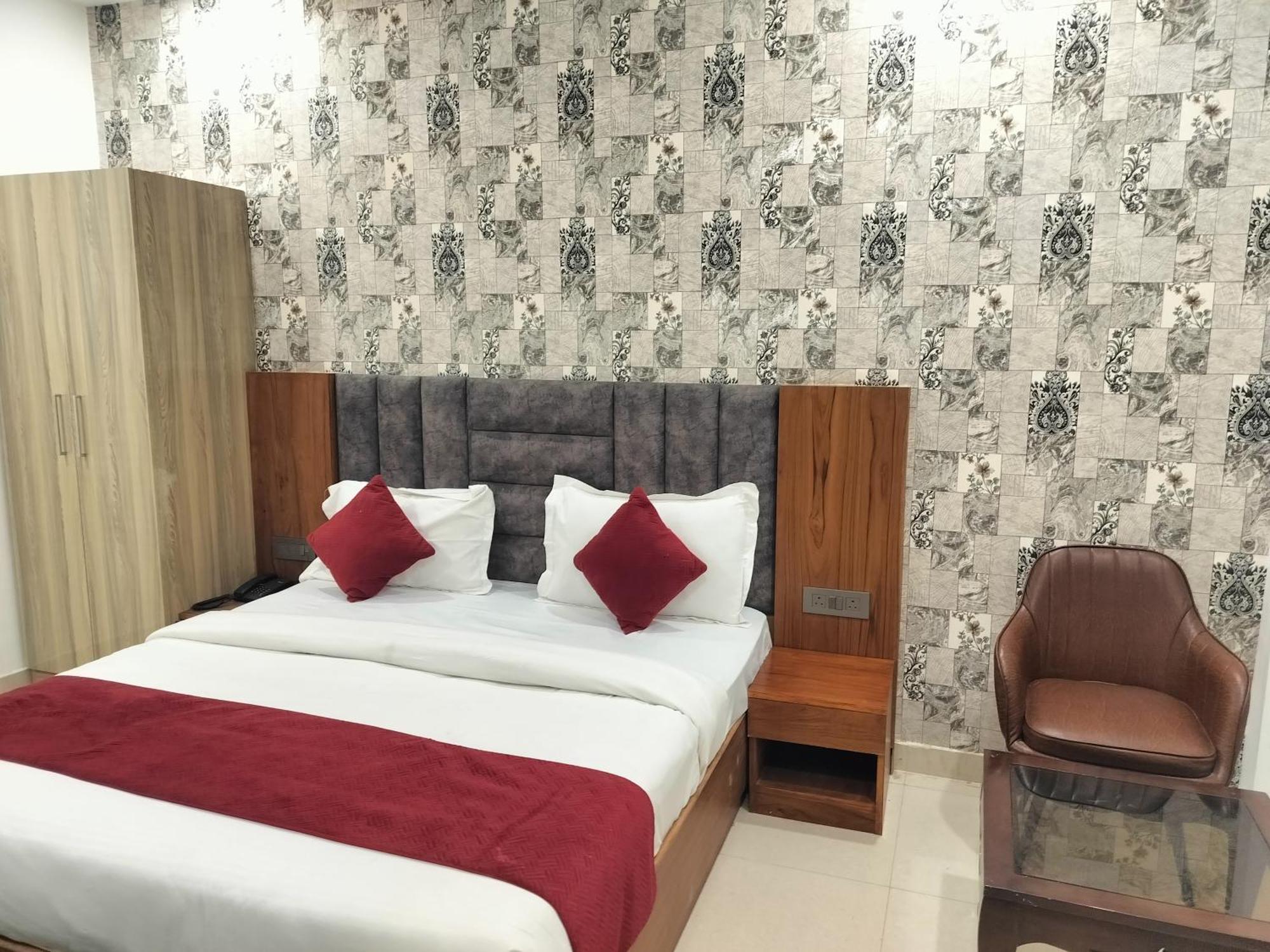 Guest house Airport The Class 5 Mins Aerocity Metro