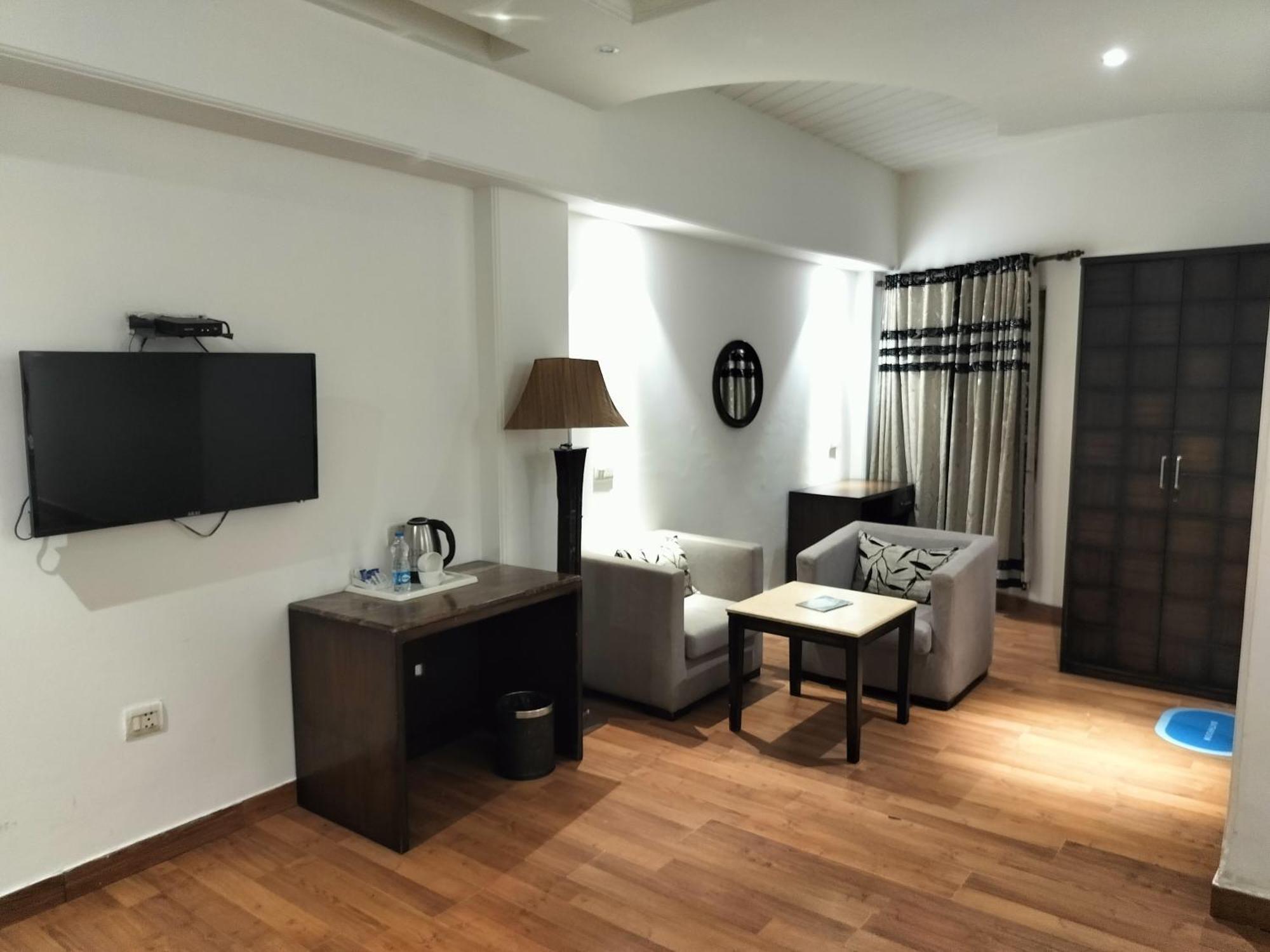 Guest house Airport The Class 5 Mins Aerocity Metro New Delhi